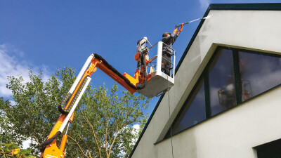 KDW Hubarbeitsbühne | Mistelbach I Gänserndorf | mobile Hebebühne zum Verleih für Fassaden-Reinigung, Dachrinnen-Reinigung, Fenster-Reinigung, für die Montage, Verputzen, Malerarbeiten oder für das Aufhängen und Abhängen von Weihnachts-Beleuchtung. 