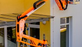 KDW Reinigung | Fenster-Reinigung mit Hebebühne in Wohnhausanlage