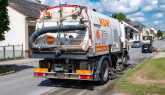 KDW Kehrmaschine | KDW Wildkrautbürste und LKW-Kehrmaschine im Einsatz in Schrick | Unkraut und Straßenreinigung effektiv und langanhaltend