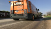 KDW Kehrmaschinen | KDW Kleinkehrmaschine bei der Straßenreinigung