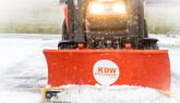KDW Winterdienst | KDW Schneepflug im Einsatz bei der Schneeräumung